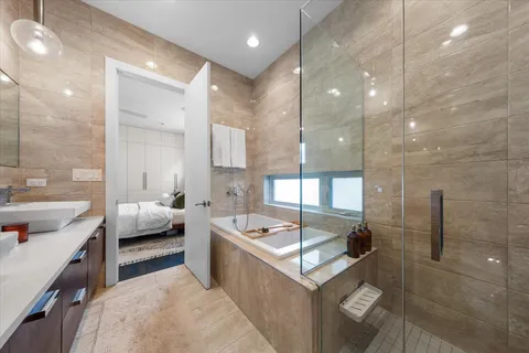 $999,990 | 1718 West Le Moyne Street, Unit 2, Chicago, IL 60622