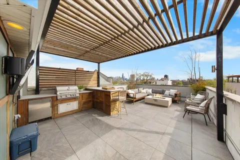 $999,990 | 1718 West Le Moyne Street, Unit 2, Chicago, IL 60622