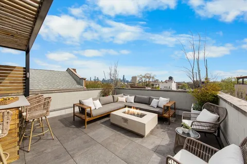 $999,990 | 1718 West Le Moyne Street, Unit 2, Chicago, IL 60622