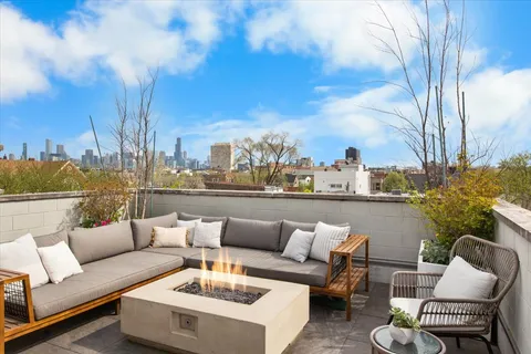 $999,990 | 1718 West Le Moyne Street, Unit 2, Chicago, IL 60622