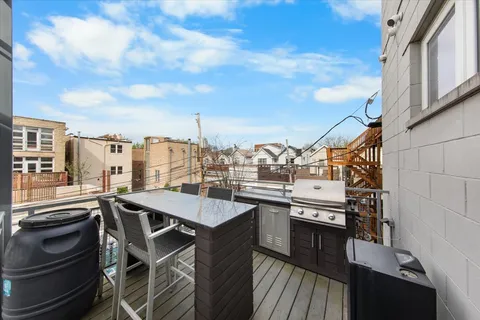 $999,990 | 1718 West Le Moyne Street, Unit 2, Chicago, IL 60622