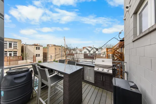 $999,990 | 1718 West Le Moyne Street, Unit 2, Chicago, IL 60622