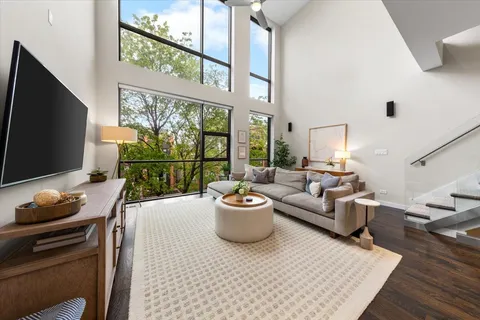 $999,990 | 1718 West Le Moyne Street, Unit 2, Chicago, IL 60622