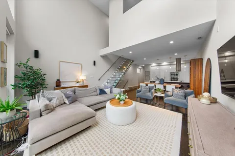 $999,990 | 1718 West Le Moyne Street, Unit 2, Chicago, IL 60622