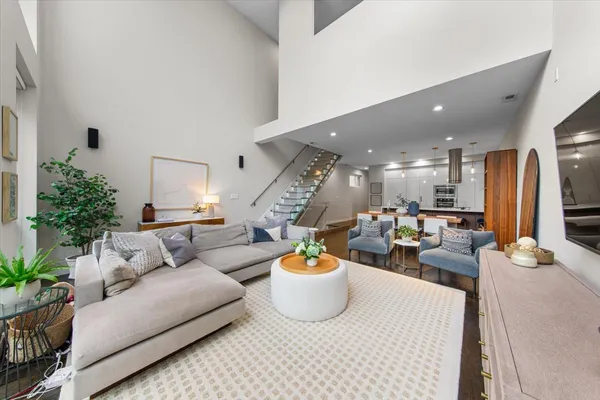 $999,990 | 1718 West Le Moyne Street, Unit 2, Chicago, IL 60622