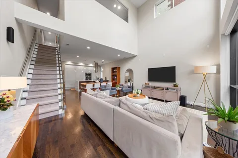 $999,990 | 1718 West Le Moyne Street, Unit 2, Chicago, IL 60622