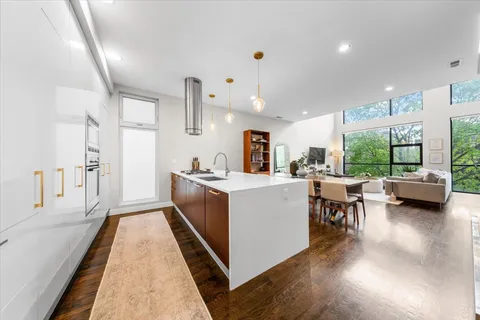 $999,990 | 1718 West Le Moyne Street, Unit 2, Chicago, IL 60622