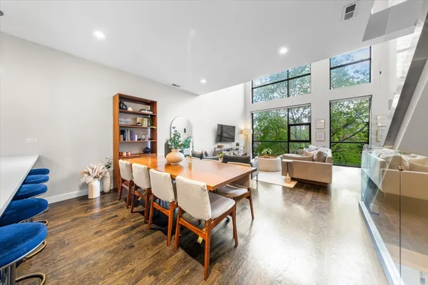 $999,990 | 1718 West Le Moyne Street, Unit 2, Chicago, IL 60622