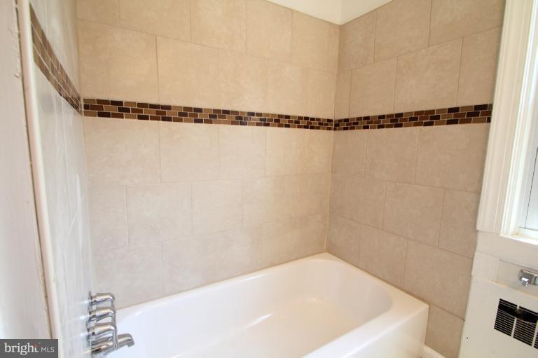3930 Rexmere Road Baltimore, MD 21218 - Photo 11 of 27 Bath