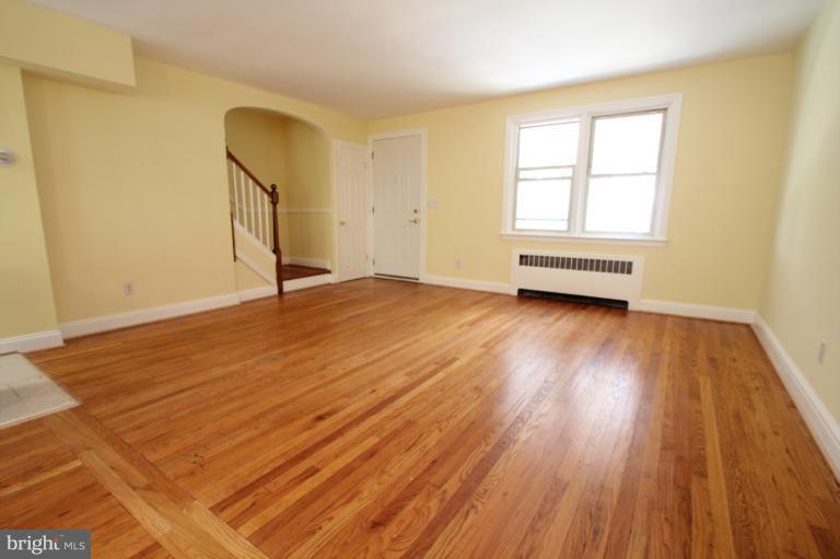 3930 Rexmere Road Baltimore, MD 21218 - Photo 3 of 27 Living Room