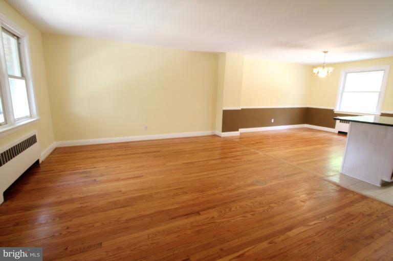 3930 Rexmere Road Baltimore, MD 21218 - Photo 5 of 27 Living Room