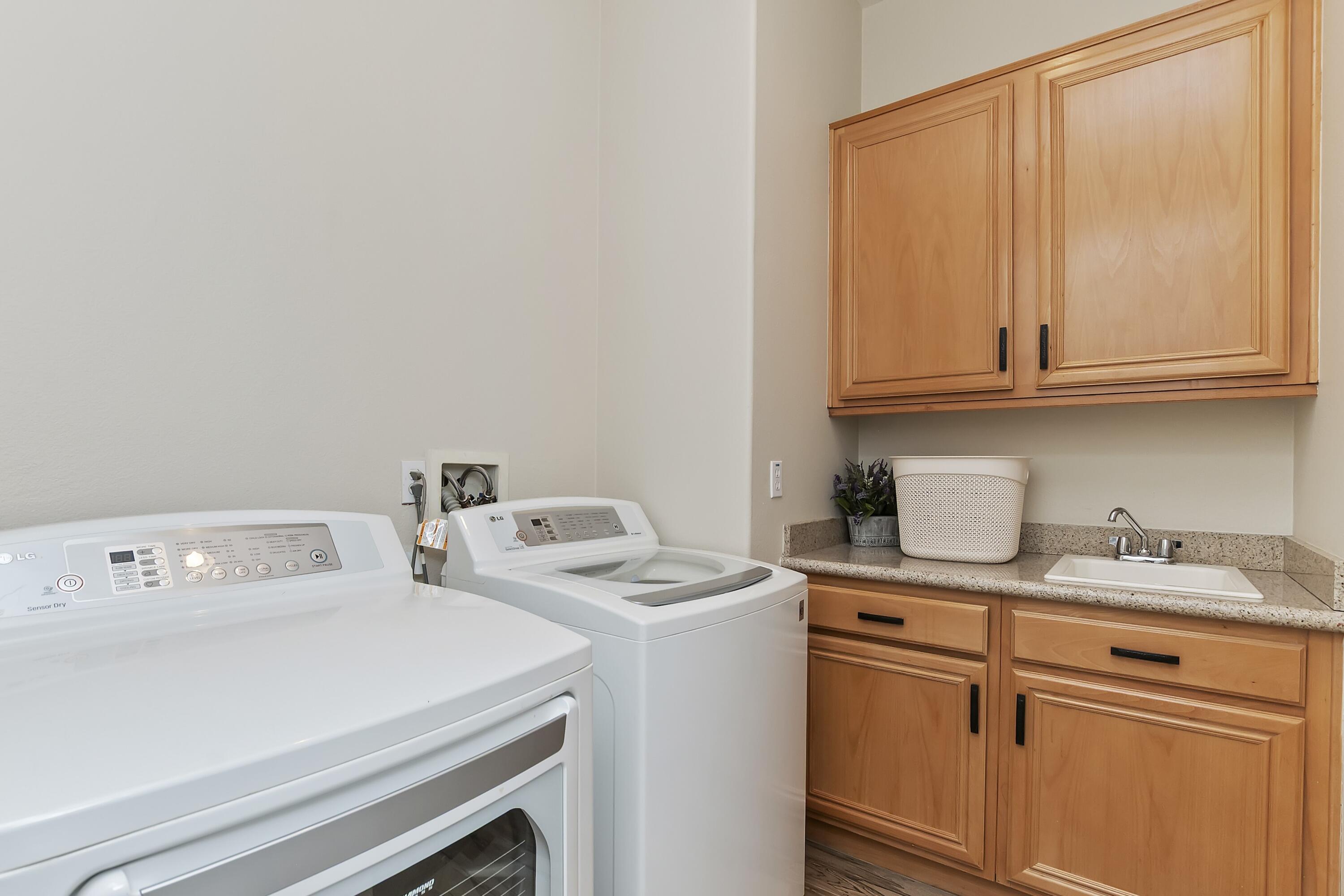 49714 Newman Circle Indio, CA 92201 - Photo 14 of 19 a utility room with dryer and washer