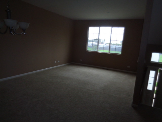 10329 Kerry Ridge Court Chicago Ridge, IL 60415 - Photo 2 of 12 an empty room with a window