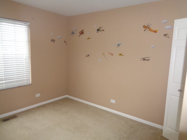 10329 Kerry Ridge Court Chicago Ridge, IL 60415 - Photo 10 of 12 an empty room with a window
