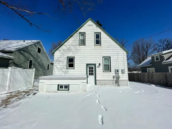 $148,000 | 911 West Cavour Avenue, Fergus Falls, MN 56537