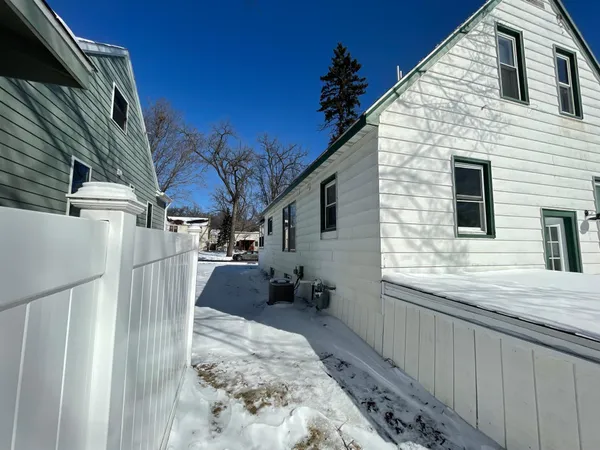 $148,000 | 911 West Cavour Avenue, Fergus Falls, MN 56537