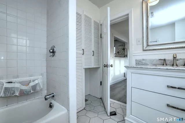 $374,900 | 299 Meadows End Road, Milford, CT 06460