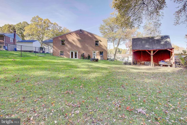 a view of building with garden
