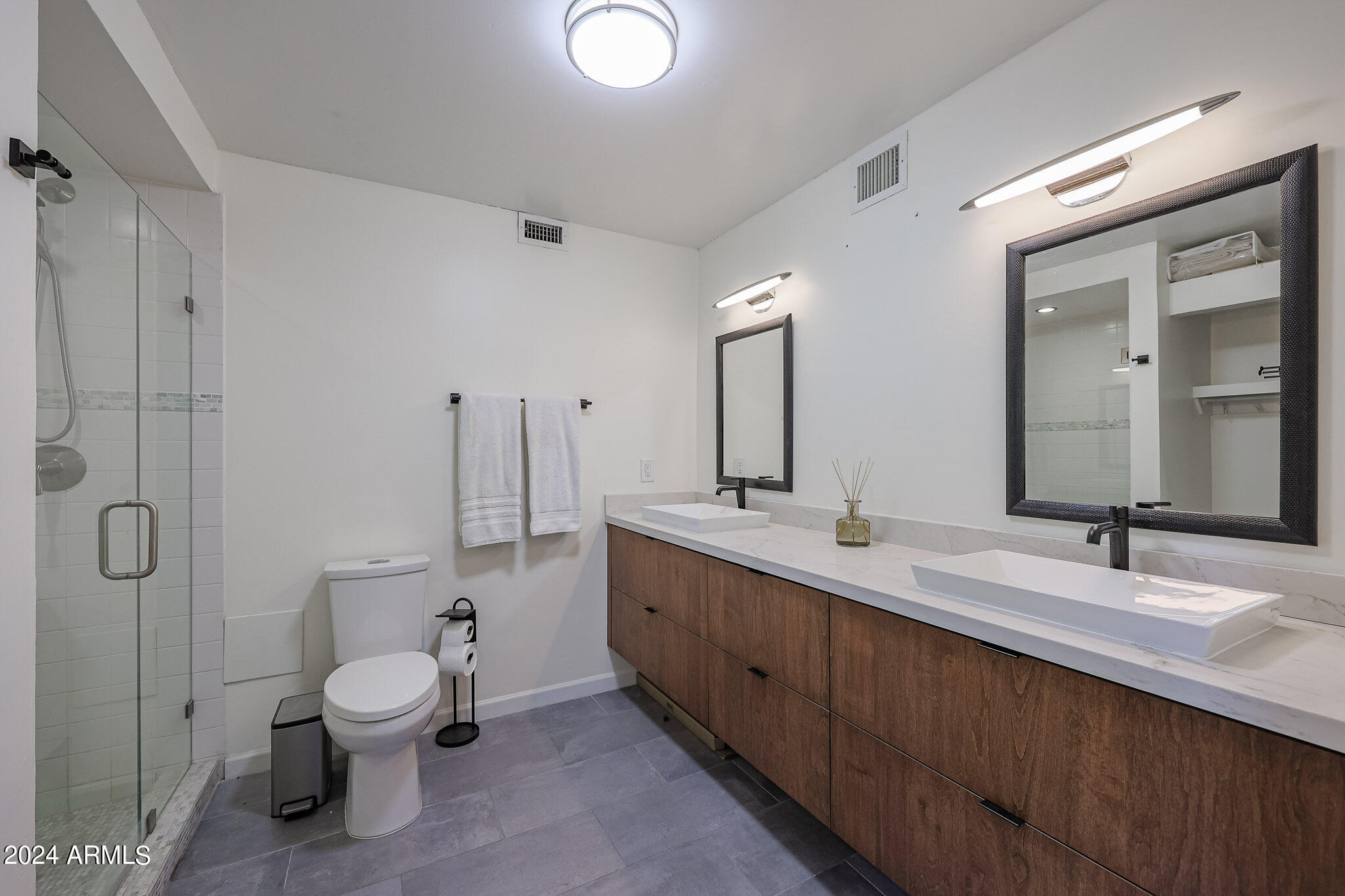 353 East Thomas Road, Unit C408 Phoenix, AZ 85012 - Photo 27 of 35 Primary Bath