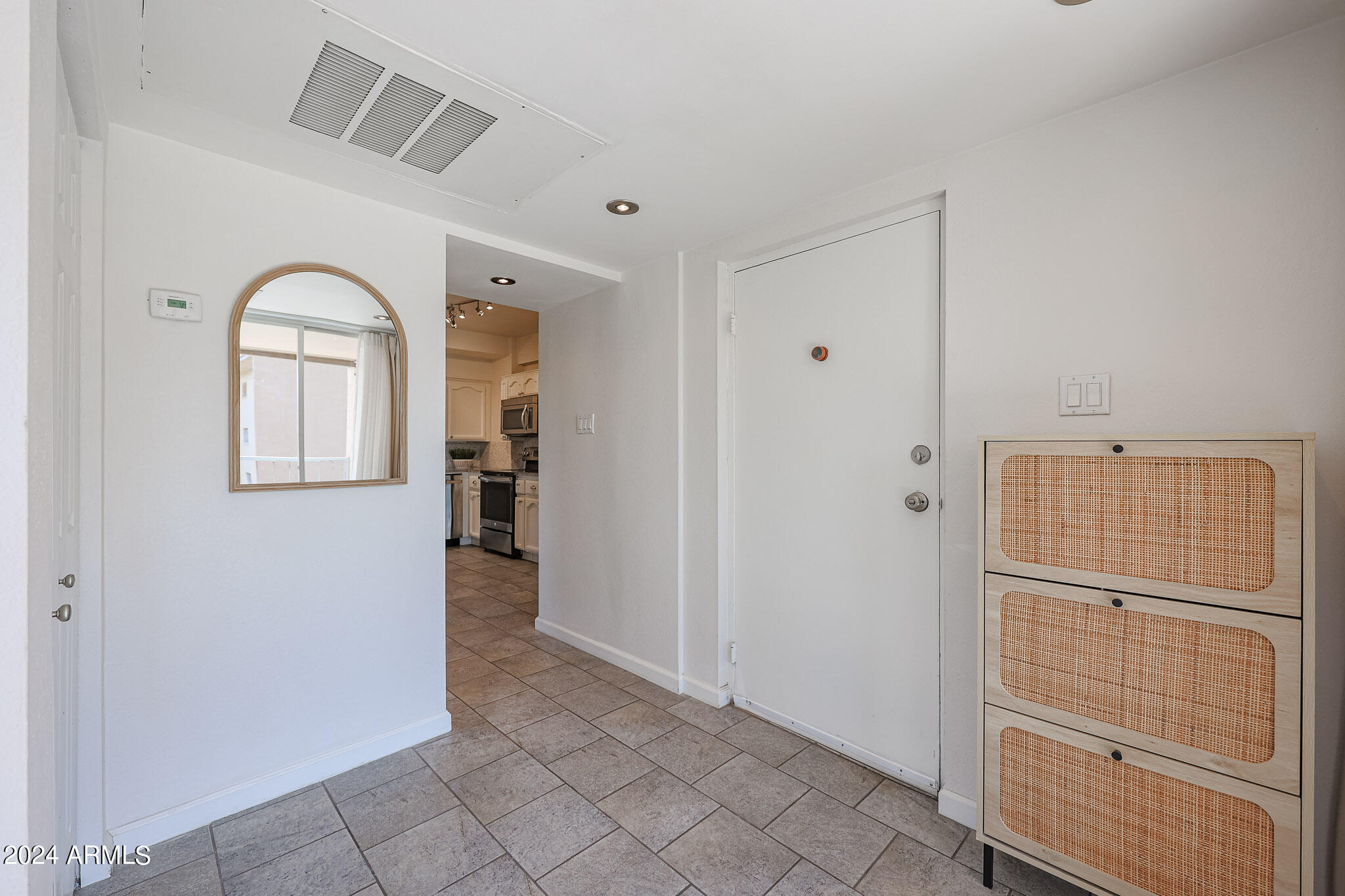 353 East Thomas Road, Unit C408 Phoenix, AZ 85012 - Photo 32 of 35 Spacious entry