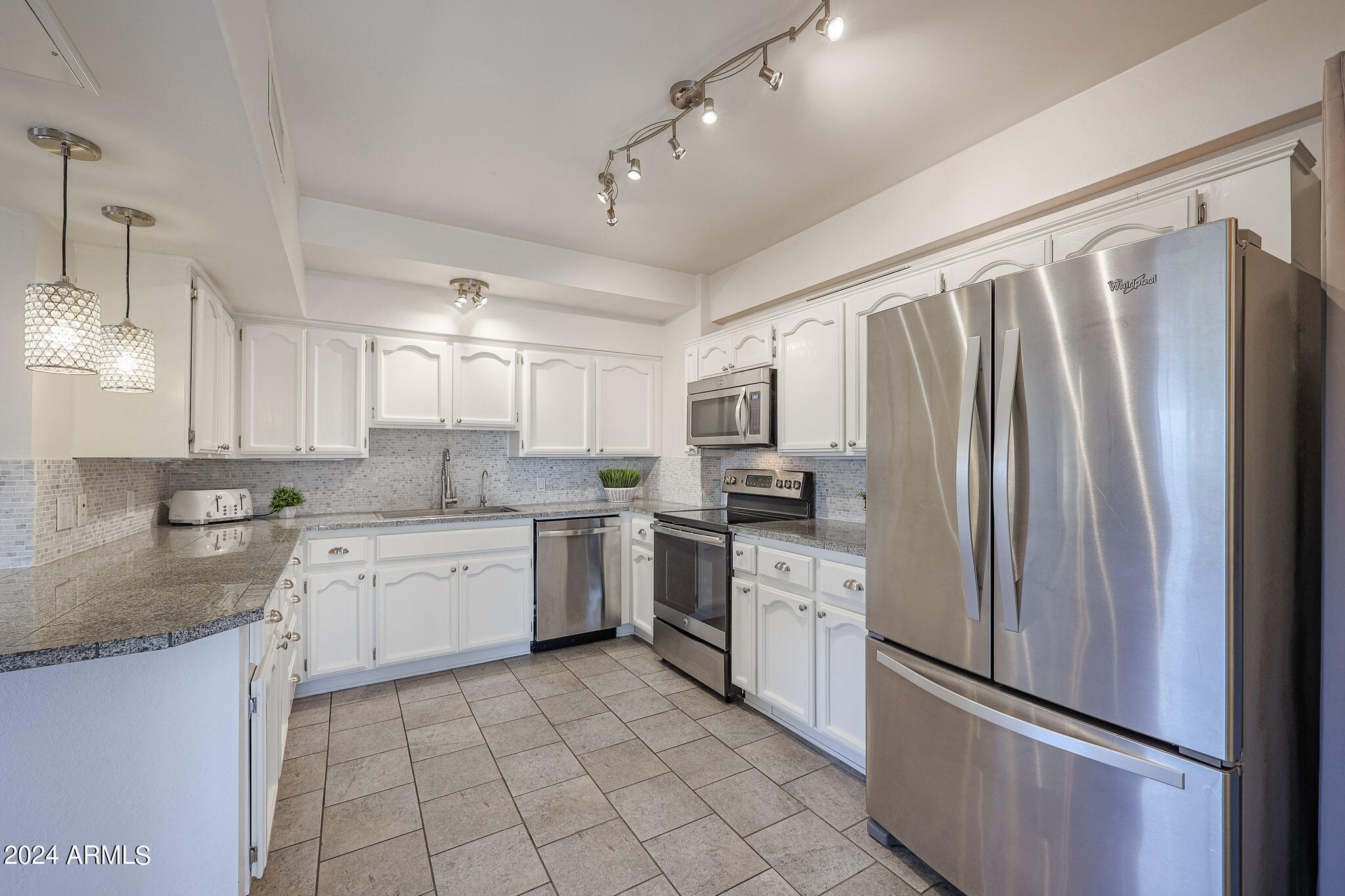 353 East Thomas Road, Unit C408 Phoenix, AZ 85012 - Photo 9 of 35 Refridgerator conveys