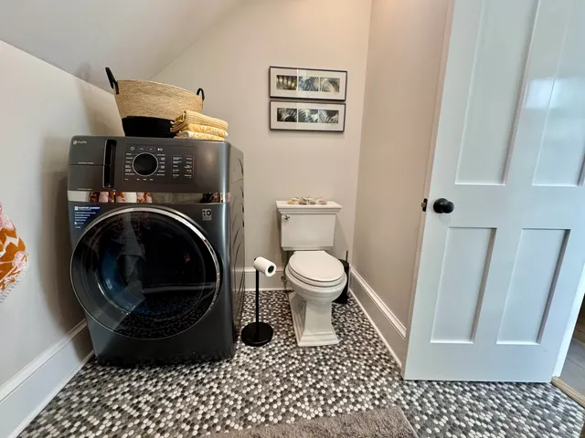 a bathroom with a toilet and a washing machine