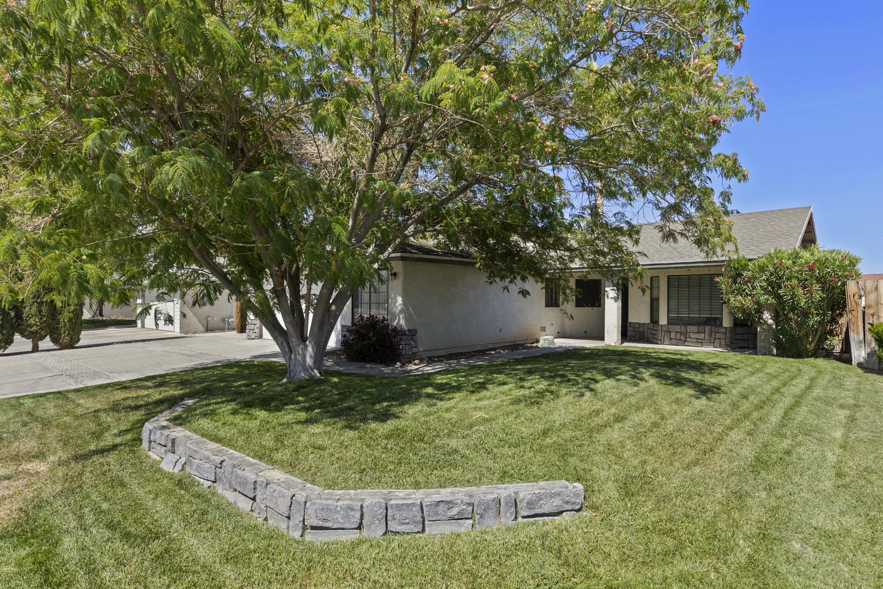 712 North Inyo Street Ridgecrest, CA 93555 - Photo 3 of 29 6Y9A1146