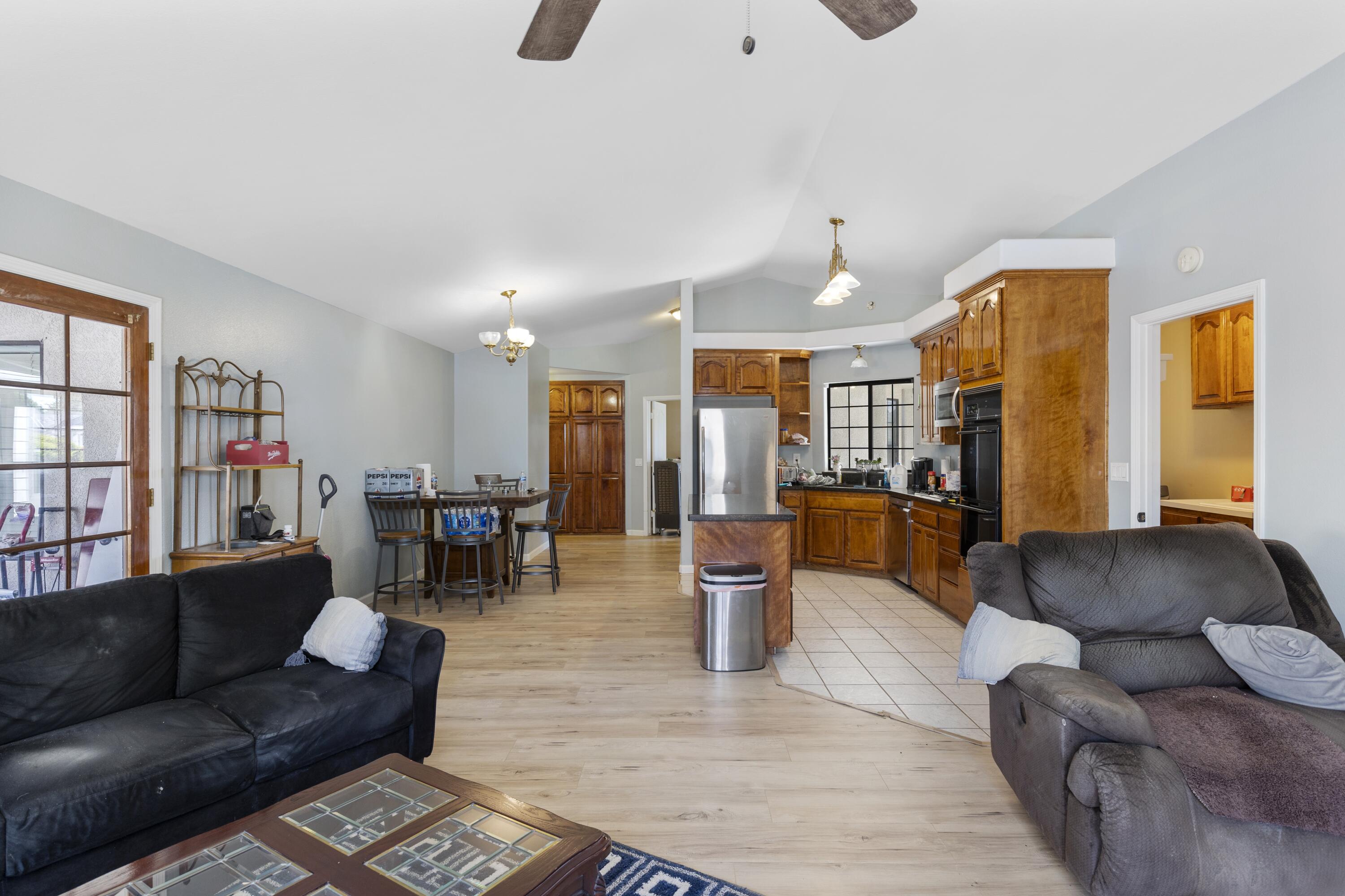 712 North Inyo Street Ridgecrest, CA 93555 - Photo 8 of 29 6Y9A1210