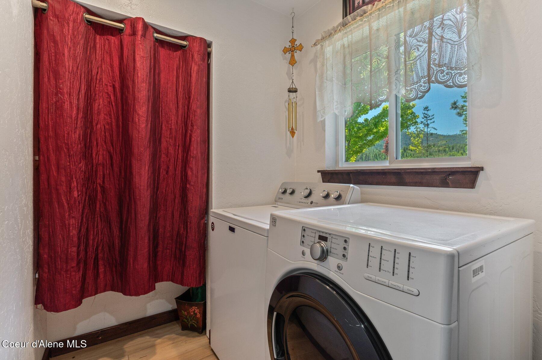 2902 Jewel Lake Road Sagle, ID 83860 - Photo 28 of 51 Laundry/Storage Room
