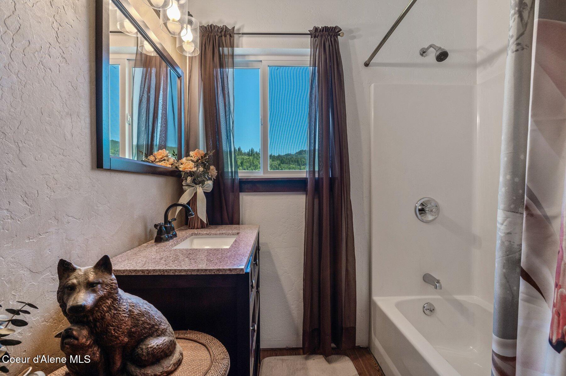 2902 Jewel Lake Road Sagle, ID 83860 - Photo 39 of 51 Bathroom 3