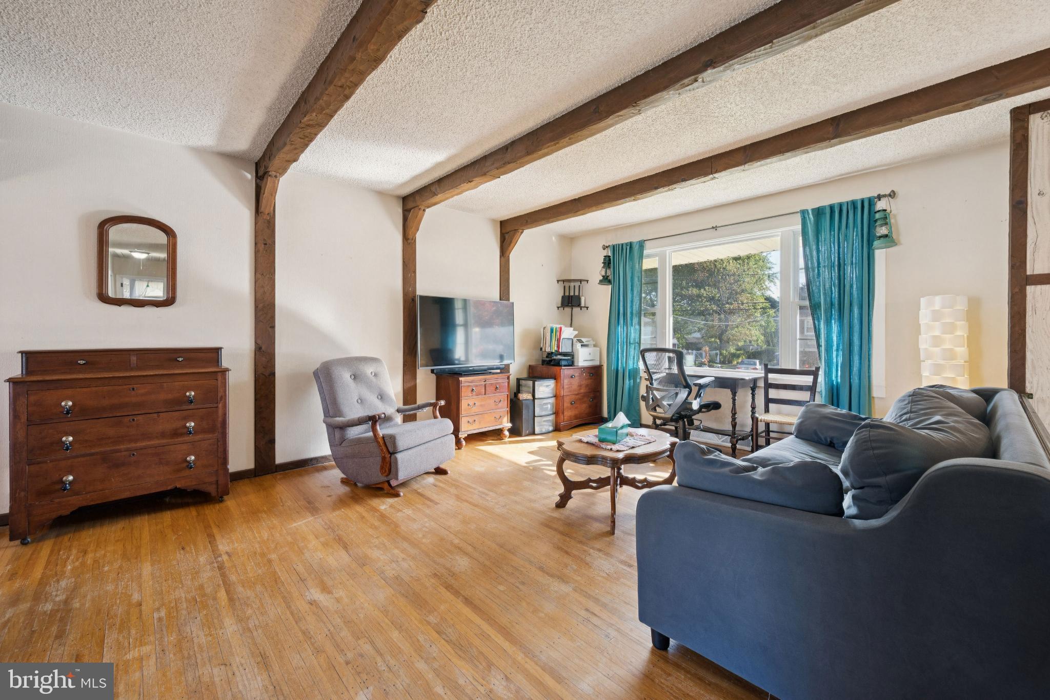 43 Princeton Drive Delran, NJ 08075 - Photo 4 of 25 a living room with furniture and large windows