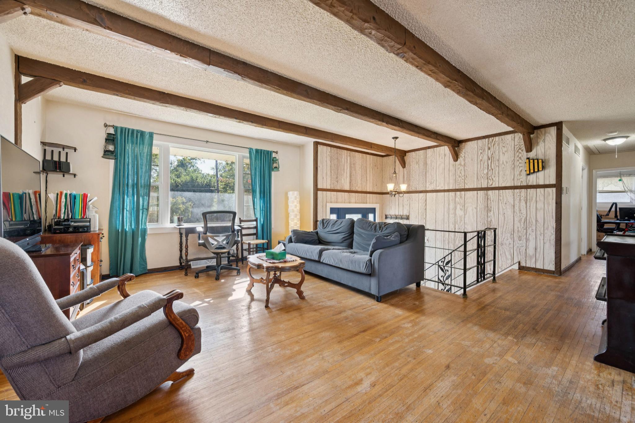 43 Princeton Drive Delran, NJ 08075 - Photo 5 of 25 a living room with furniture and a table