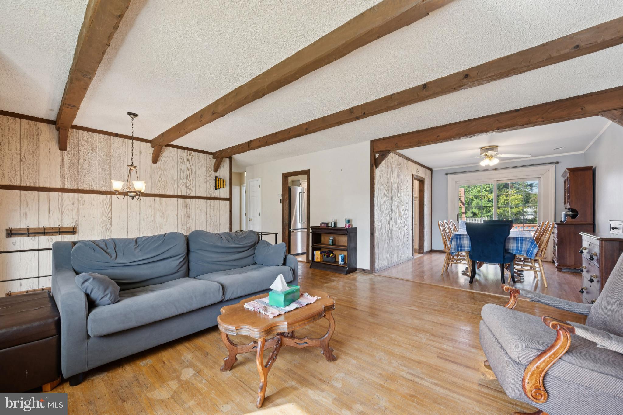43 Princeton Drive Delran, NJ 08075 - Photo 6 of 25 a living room with furniture and a couch
