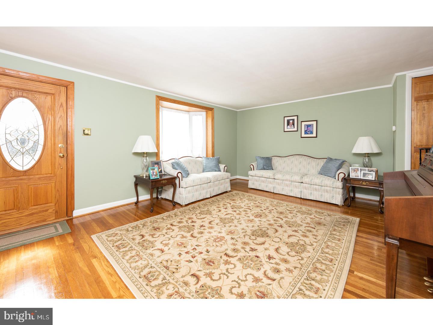 611 Dutton Circle Springfield, PA 19064 - Photo 2 of 28