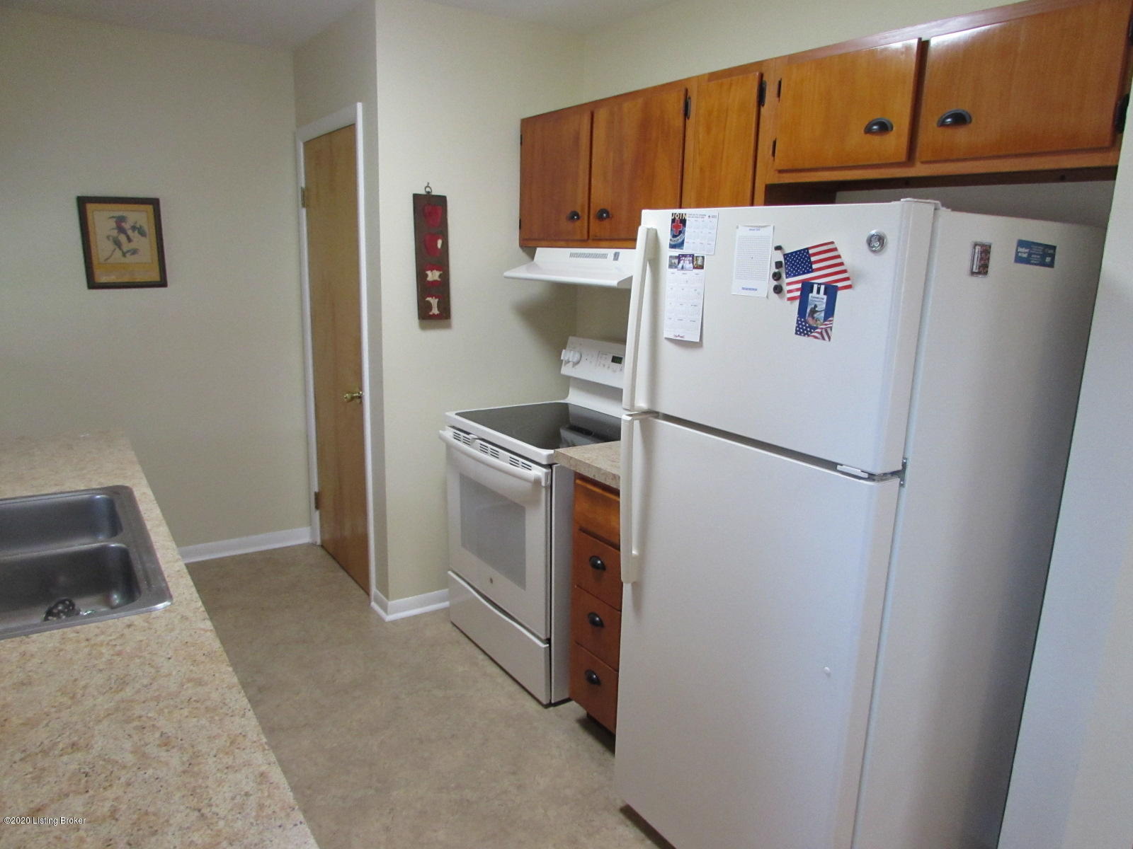 2919 Rio Rita Avenue Louisville, KY 40220 - Photo 6 of 28 Kitchen