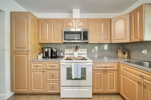 $1,495,000 | 10600 Southwest 80th Court, Miami, FL 33156