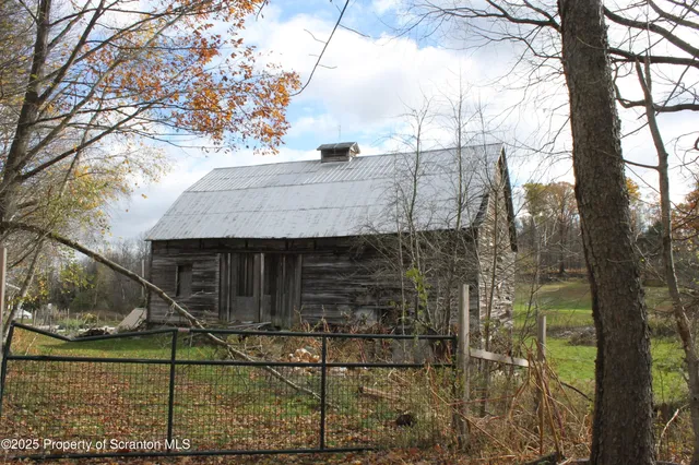 $350,000 | 905 Belmont Turnpike, Waymart, PA 18472