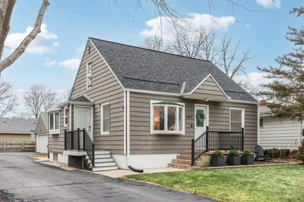 $2,900 | 6463 North Garden Grove Lane, Glendale, WI 53209