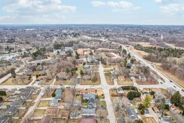 $2,900 | 6463 North Garden Grove Lane, Glendale, WI 53209