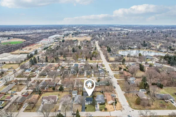 $2,900 | 6463 North Garden Grove Lane, Glendale, WI 53209