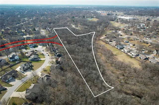 $150,000 | 705 Northeast Noeleen Lane, Lee's Summit, MO 64086