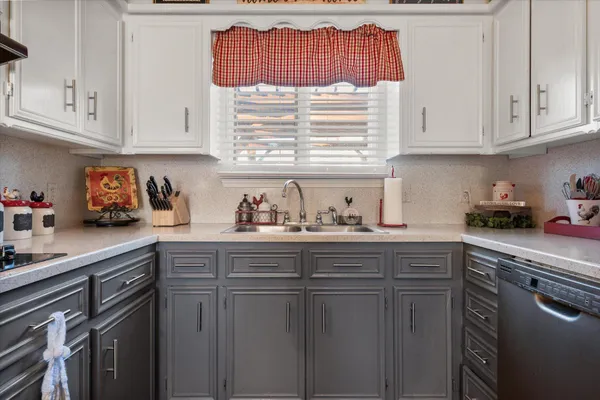 $375,000 | 38 East Canyon View Drive, Ransom Canyon, TX 79366