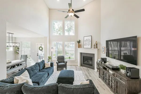 $499,999 | 123 Kingsley Grv Street, Montgomery, TX 77316