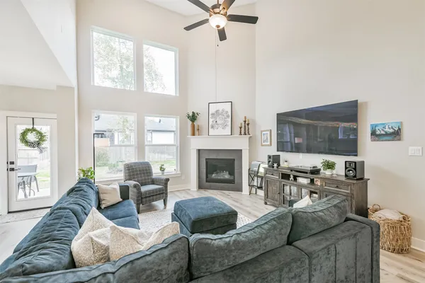 $499,999 | 123 Kingsley Grv Street, Montgomery, TX 77316