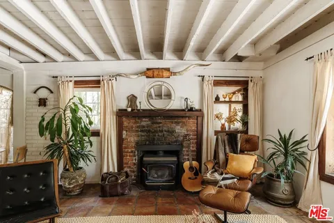 $1,100,000 | 437 Short Trail, Topanga, CA 90290
