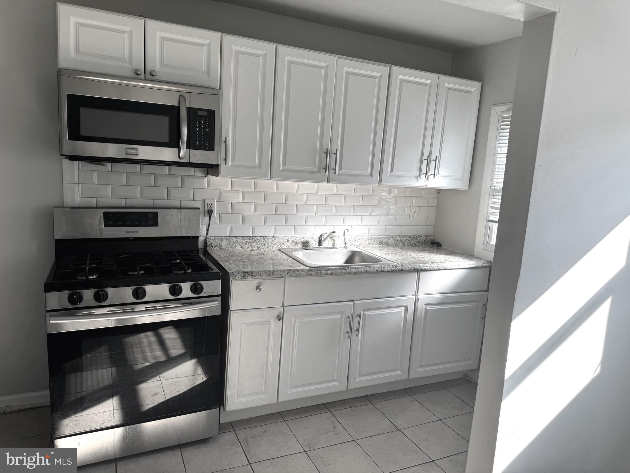 7128 Radbourne Road Upper Darby, PA 19082 - Photo 7 of 31