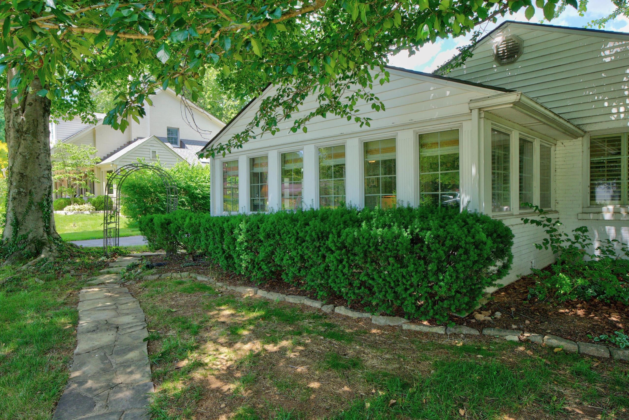 1566 Tates Creek Road Lexington, KY 40502 - Photo 38 of 46 1566tates38