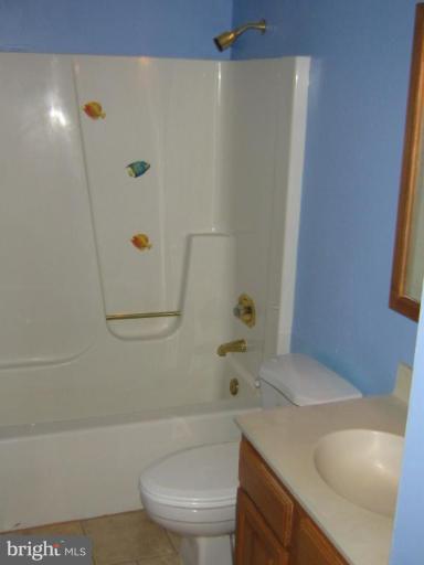 3062 South Glebe Road, Unit 3062 Arlington, VA 22206 - Photo 3 of 9 a bathroom with a sink a toilet and shower