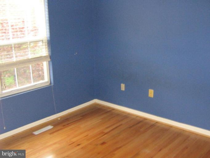3062 South Glebe Road, Unit 3062 Arlington, VA 22206 - Photo 7 of 9 a view of an empty room with a window