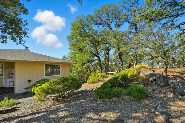 $377,700 | 17937 Moon Hill Court, Hidden Valley Lake, CA 95467